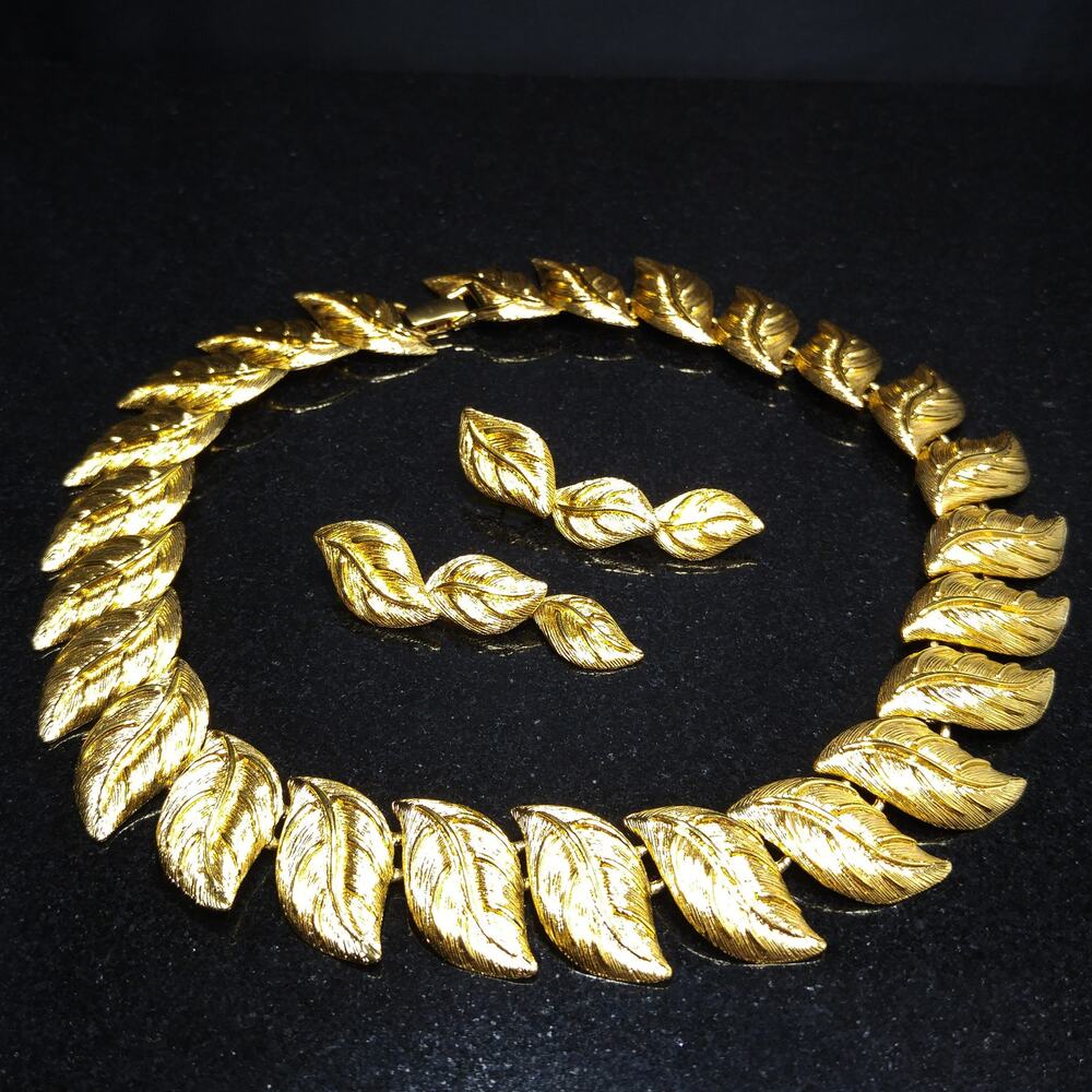 Vintage Napier Gold Leaf Necklace Earrings Set Signed Pat 4774743 - Picture 8 of 10